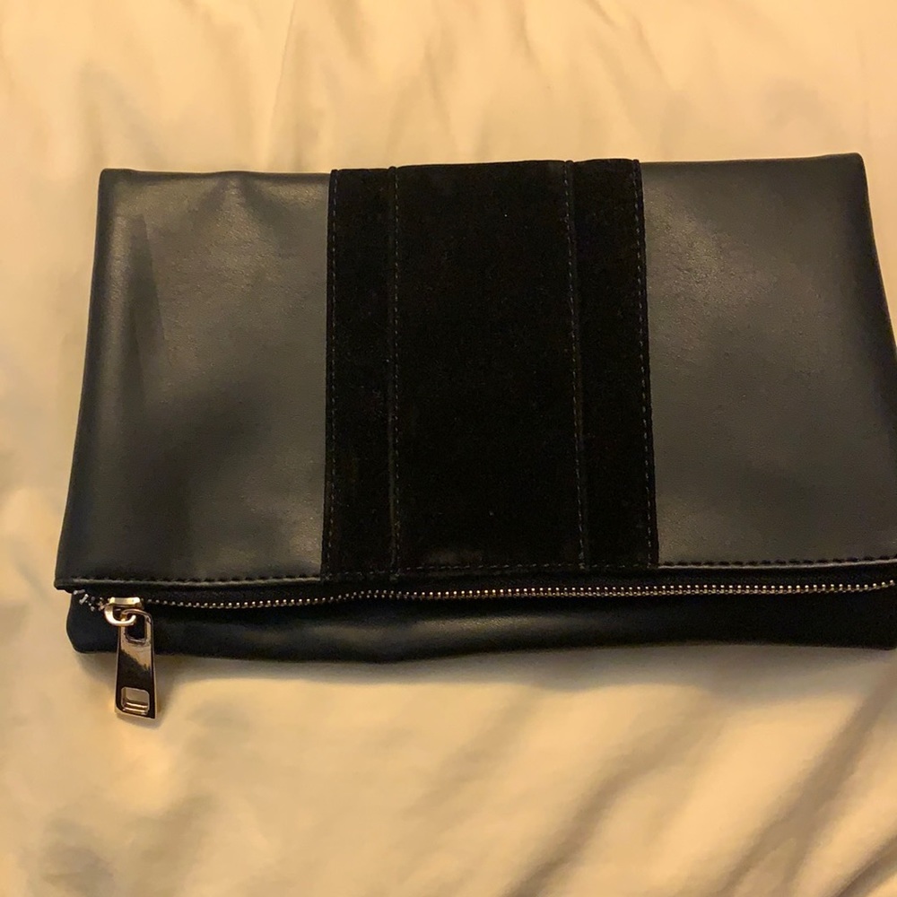 Black clutch